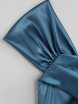 Robe Longue Satinée à Épaules Dénudées et Col Carré Froncée