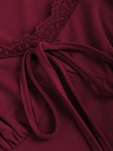 Top bordeaux à encolure en cœur et dentelle contrastée