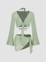 Ensemble bikini triangle col montant noué avec tenue de plage en maille