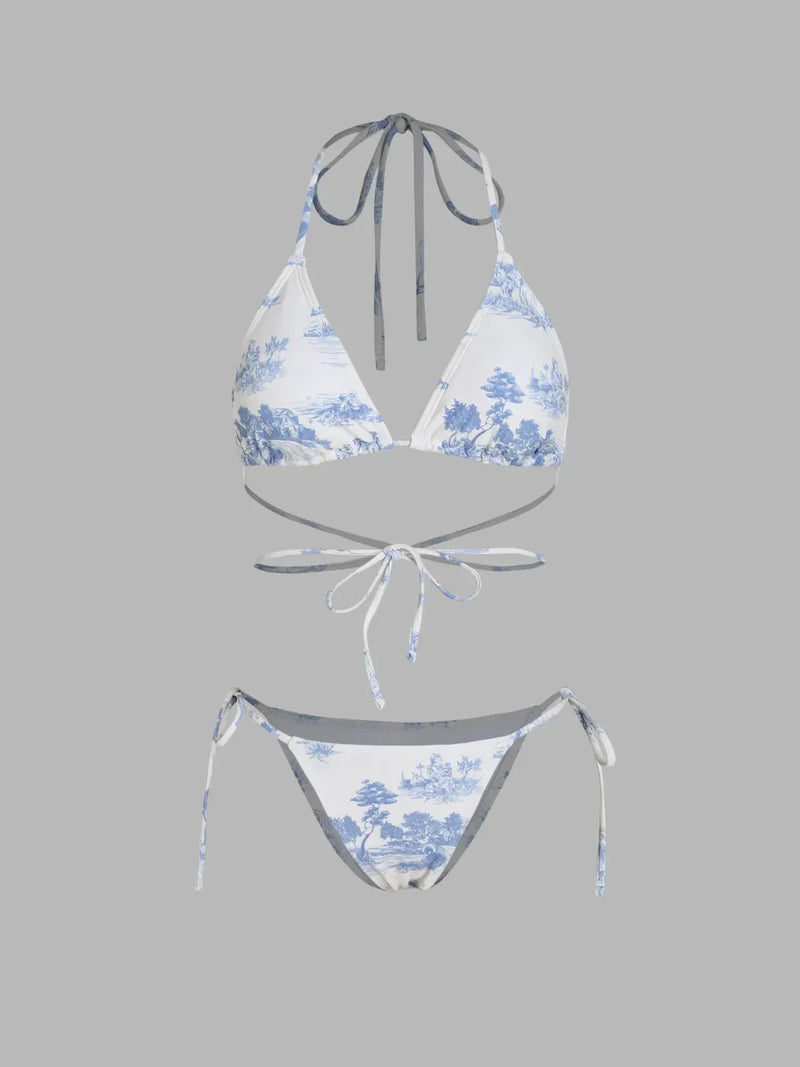 Ensemble bikini dos nu motif toile de Jouy avec sarong assorti