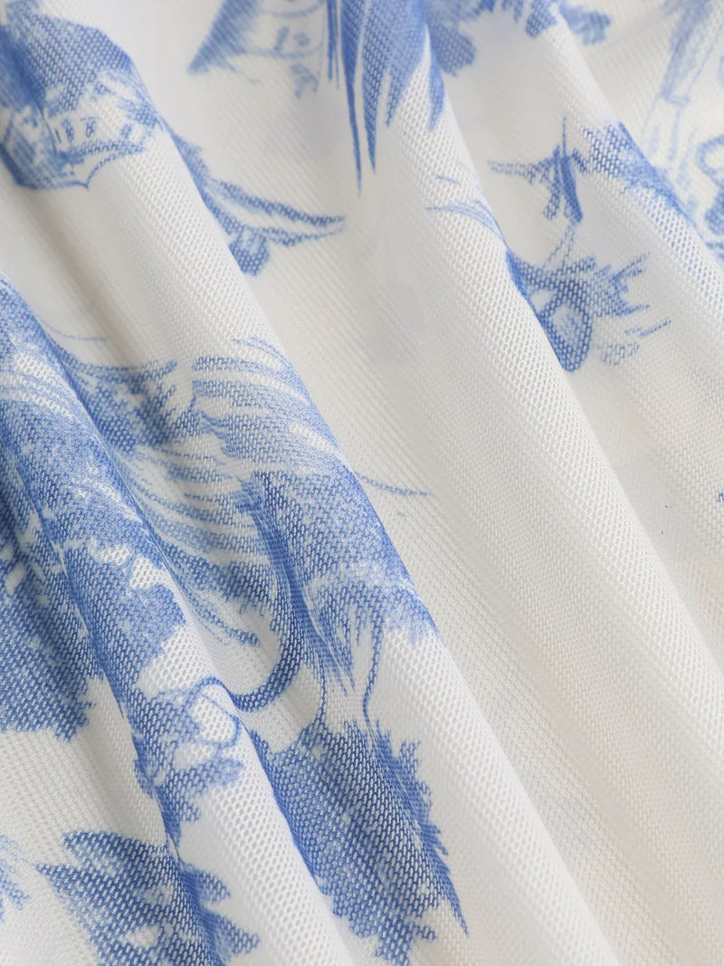 Ensemble bikini dos nu motif toile de Jouy avec sarong assorti