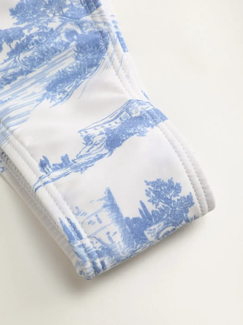 Ensemble bikini dos nu motif toile de Jouy avec sarong assorti