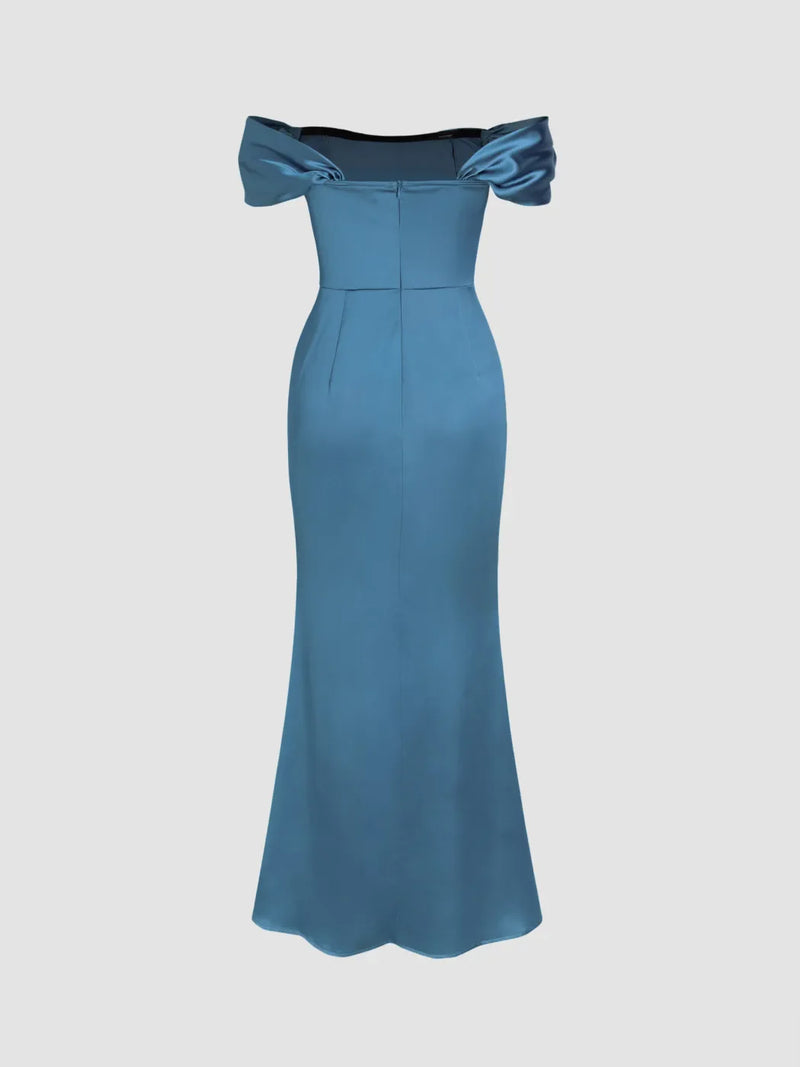 Robe Longue Satinée à Épaules Dénudées et Col Carré Froncée