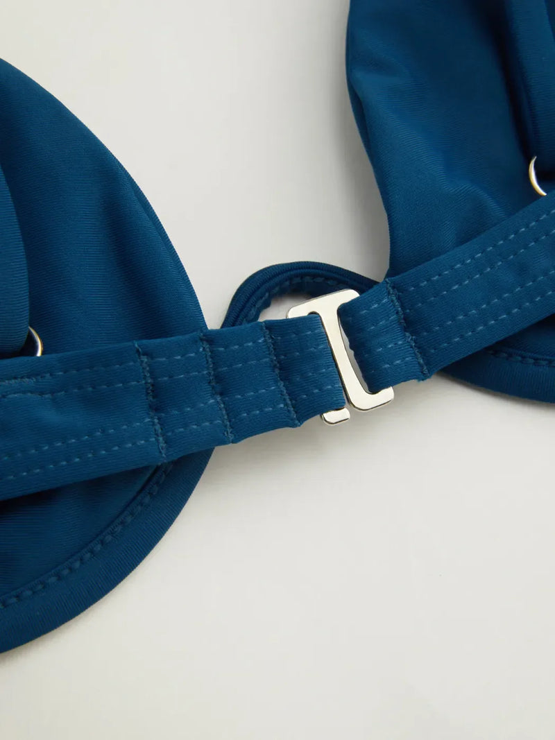 Ensemble bikini uni à armatures col V avec bretelles réglables