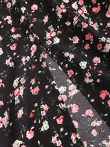 Robe à fleurs épaules dénudées et fente mi-longue