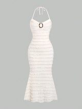 Robe longue ras-du-cou avec anneau à dos-nu et ourlet volanté