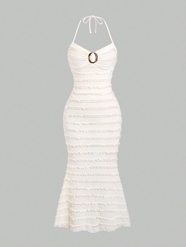 Robe longue ras-du-cou avec anneau à dos-nu et ourlet volanté