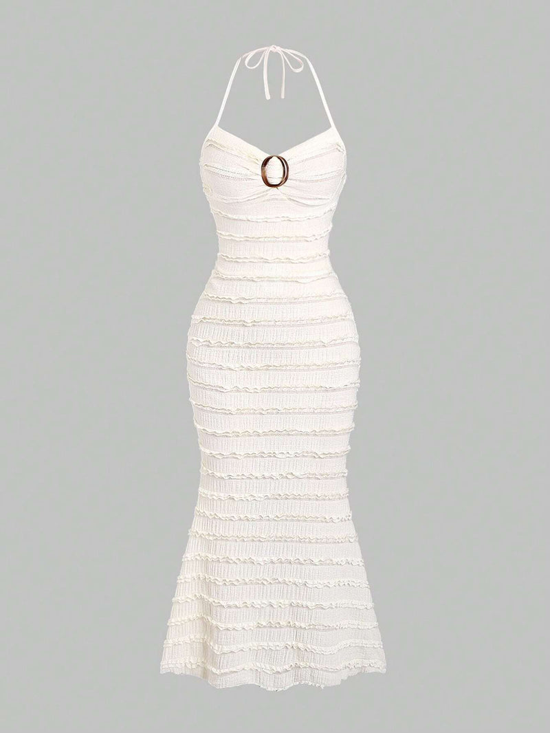 Robe longue ras-du-cou avec anneau à dos-nu et ourlet volanté