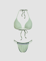 Ensemble bikini triangle col montant noué avec tenue de plage en maille