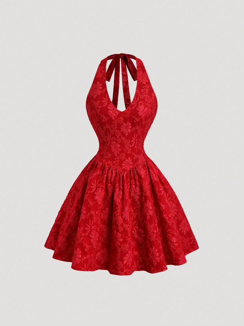 Robe courte dos nu à taille marquée et coupe évasée