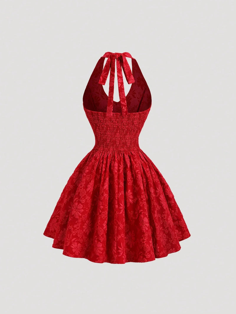 Robe courte dos nu à taille marquée et coupe évasée