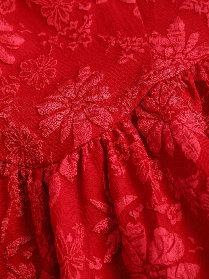 Robe courte dos nu à taille marquée et coupe évasée