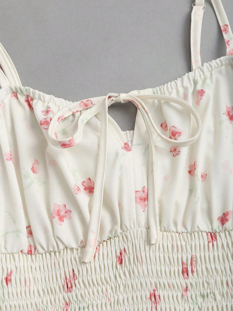 Robe longue fleurie à fines bretelles et nœud à la taille