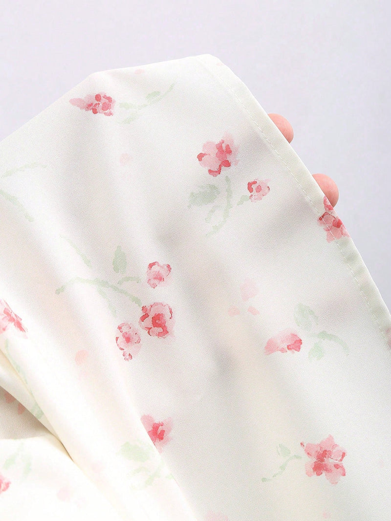 Robe longue fleurie à fines bretelles et nœud à la taille