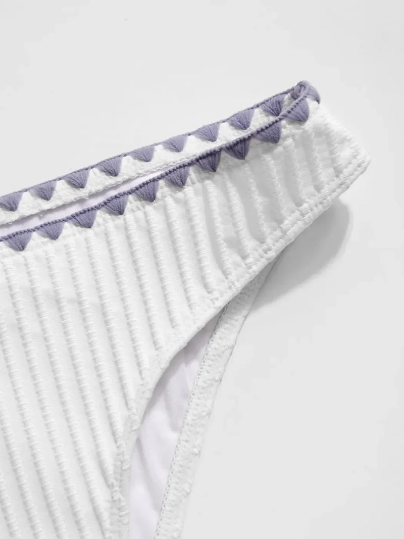 Ensemble bikini triangle col halter à bordures contrastées en dentelle florale