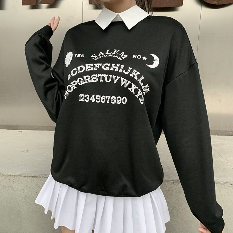 Loose sweatshirt with removable collar