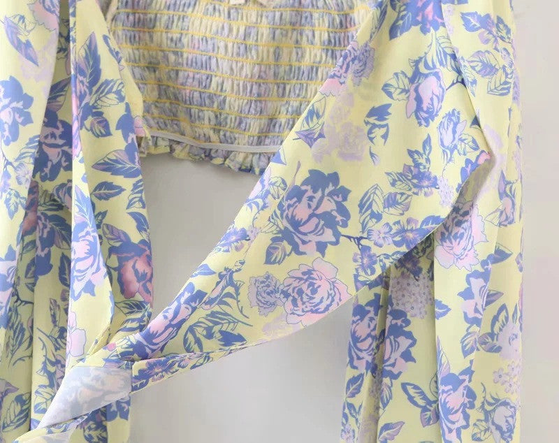 Vintage Floral Lantern Sleeve V-Neck Top