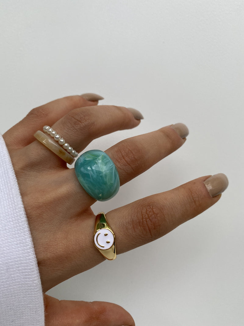 ENSEMBLE DE BAGUES NUAGEUX