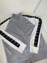 Ensemble nike taped