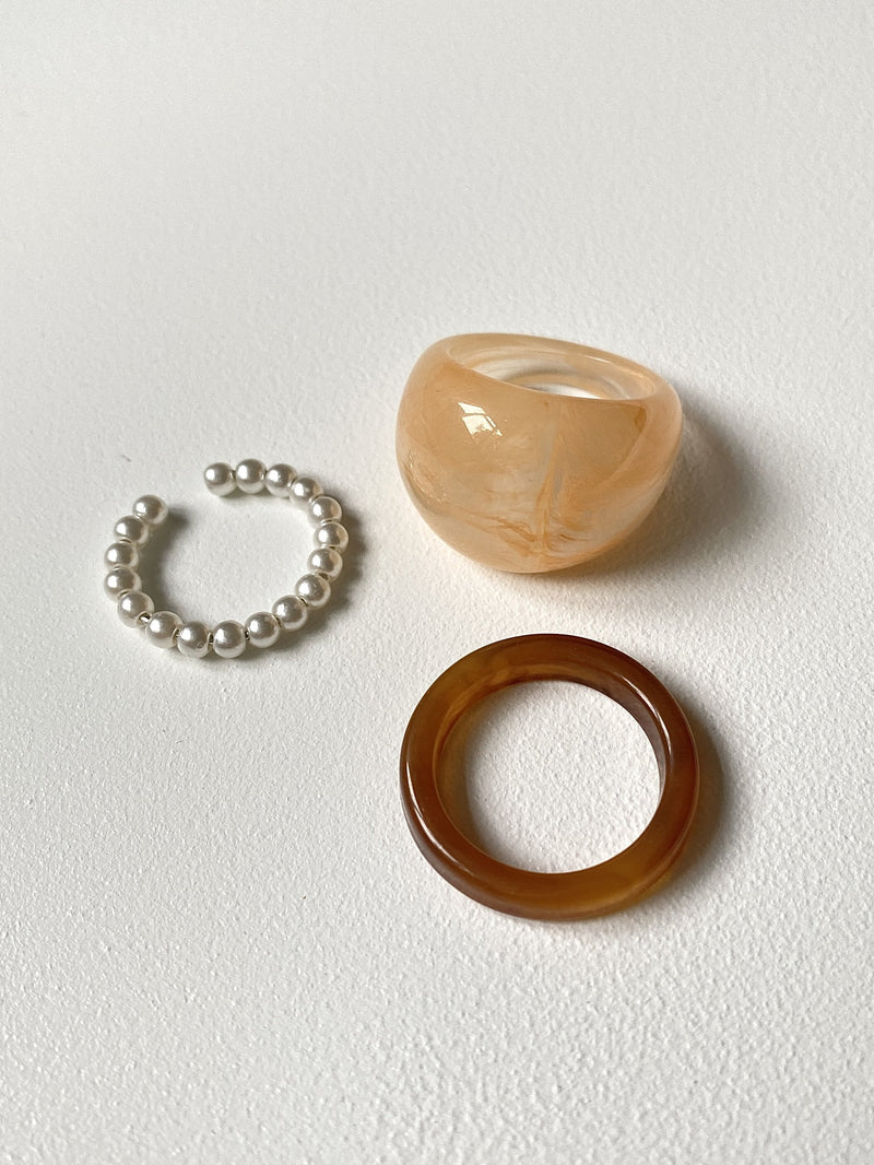 ENSEMBLE DE BAGUES NUAGEUX